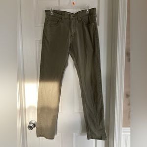 Denison Levi’s 208 Regular Tapered fit. Size 29-32. Khaki Green color